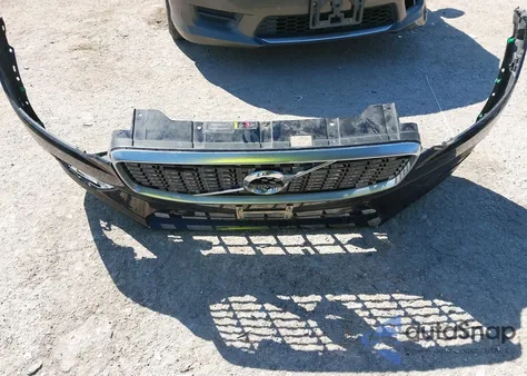 2018 Volvo Xc60 T6 R-Design from USA, damaged, VIN LYVA22RM8JB106488